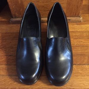 Dansko black heeled shoes size 10